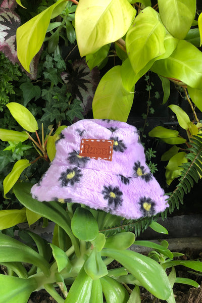 Daisies in lilac bucket hat